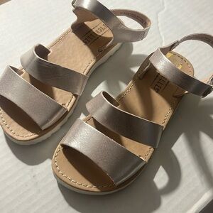 Adorable Little Girls Sandals Size 11 EUC